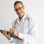 أبرز 16 دكتور نفسي في الرس السعودية